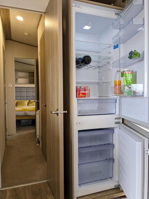 Beautiful Pet Friendly Southerness Caravan With Sea View & Decking Area Mainsriddle Exterior foto